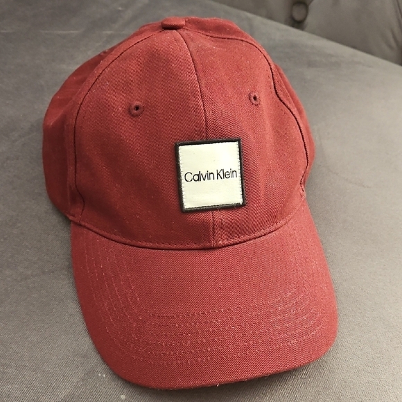 Calvin Klein Burgundy Cap with Logo - Picture 1 of 4